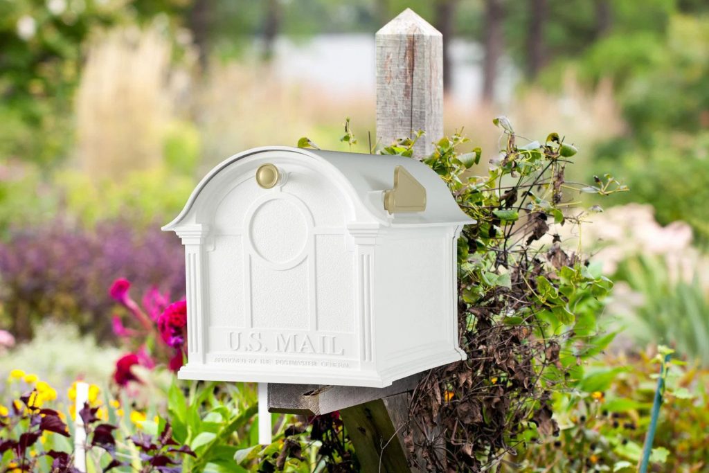 The letterbox is an exterior element that always occupies a prominent front location in order to be seen and conveniently accessible by mailmen. Because of its central spot, it's essential that your letterbox is attractive and blends in with the general design of your façade. If your mailbox is old and damaged, it's time to get a beautiful new replacement.