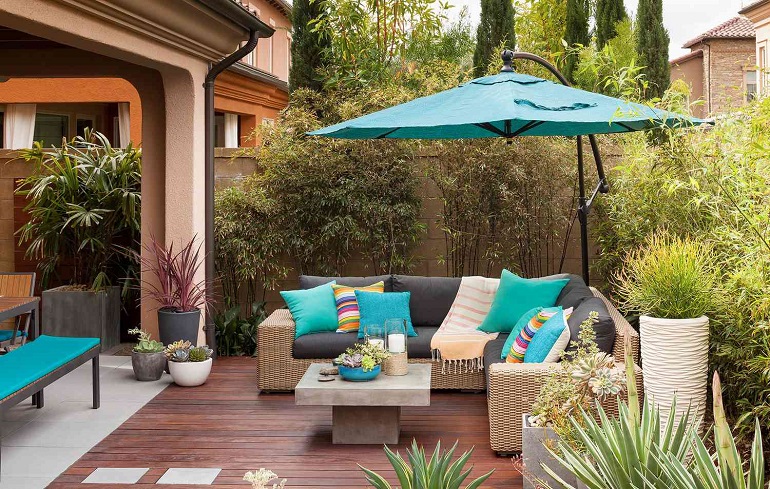 Nicely organised patio with teal blue garden umbrella
